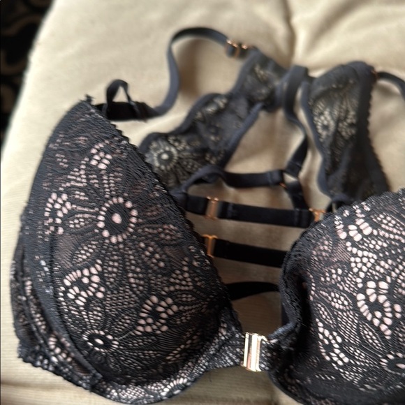 Victoria’s Secret, Very Sexy, Push-Up, Strappy Black Lace Bra, Size 32D, Used - Picture 4 of 11
